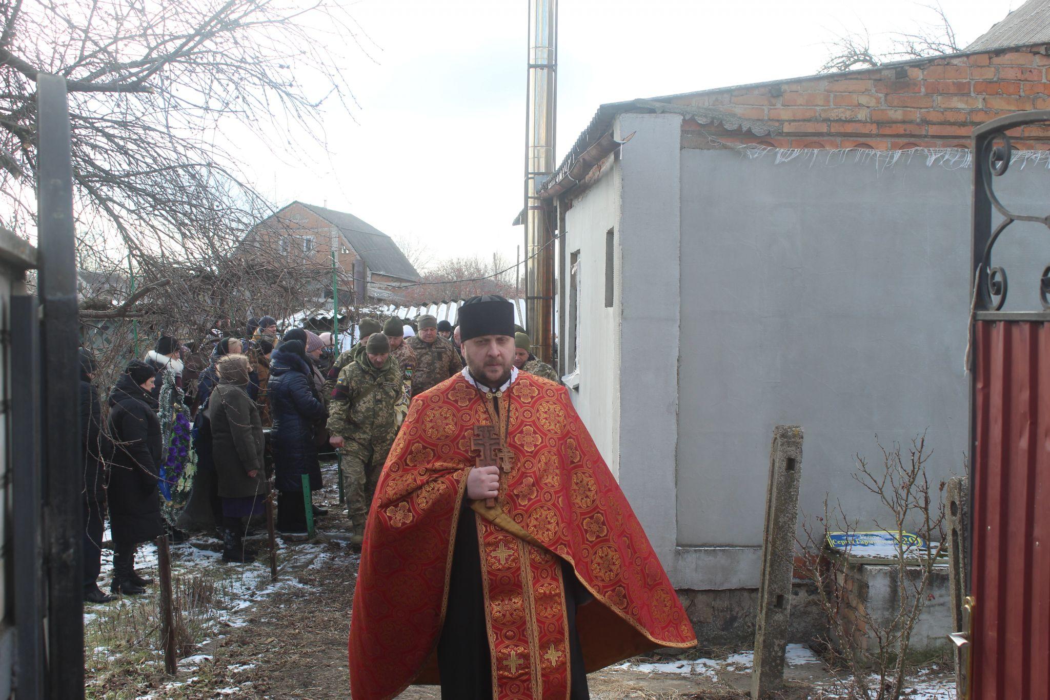 Новини Козятина - фото з Віталія провели в останню дорогу живими коридорами від побратимів, сусідів, громади
