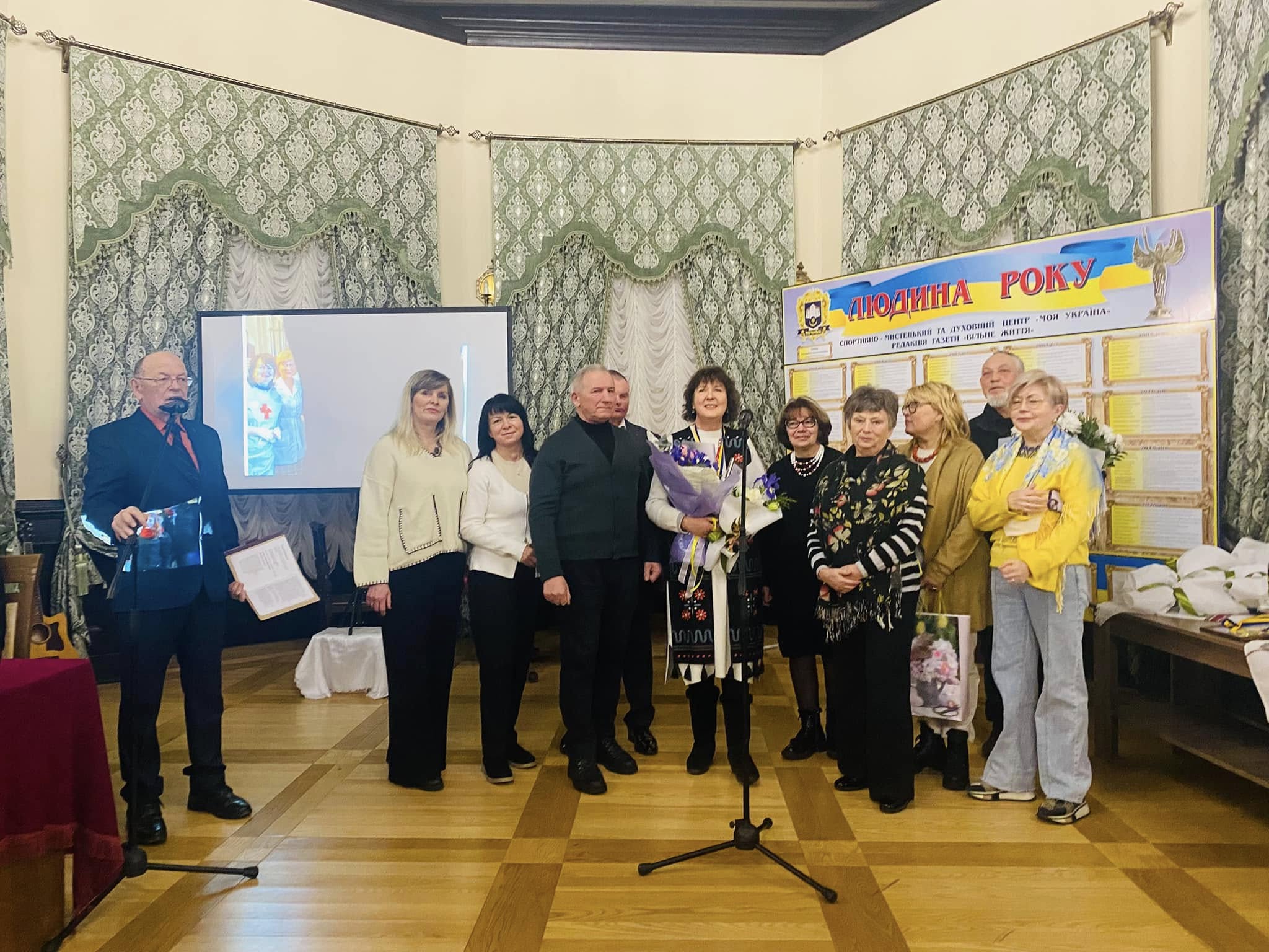 Новини Тернополя - фото з «Людина року — 2024»: хто із знаних людей Тернопільщини отримав почесне звання На зображенні може бути: 9 людей, флейта та текст