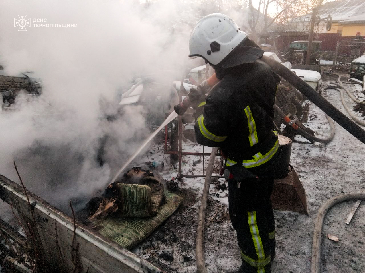 На зображенні може бути: 1 особа, вогонь та текст