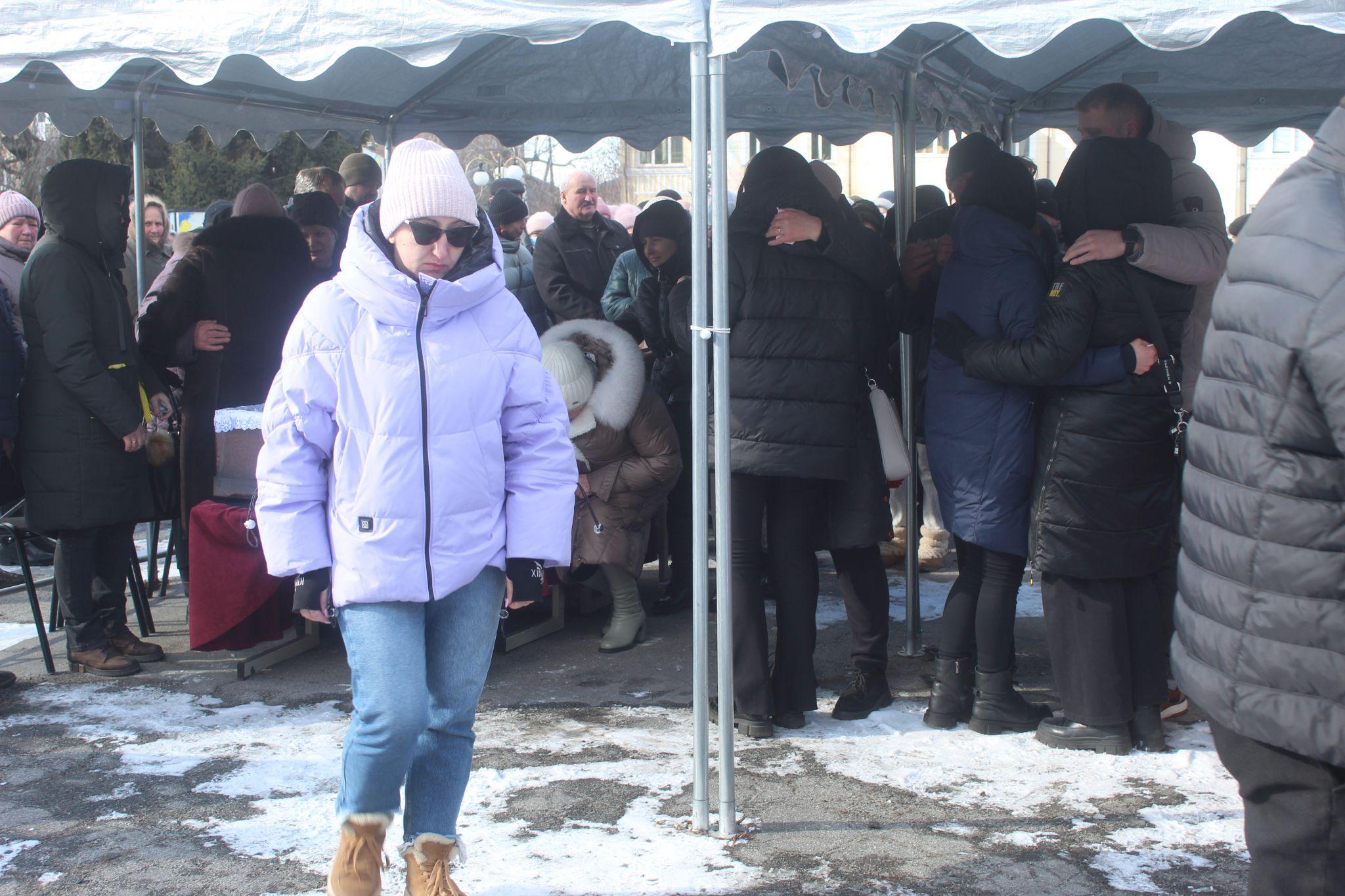 Новини Козятина - фото з Віталія провели в останню дорогу живими коридорами від побратимів, сусідів, громади