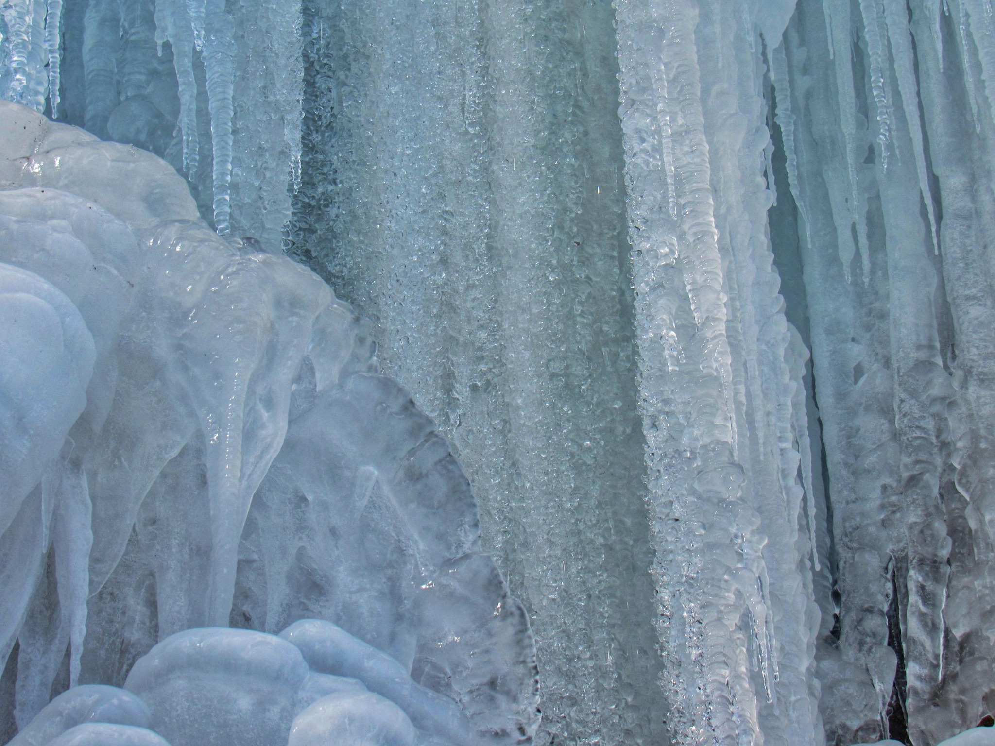 Новини Тернополя - фото з Захоплює дух від краси: неймовірні кадри водоспаду «Дівочі сльози» показали в мережі Немає опису світлини.