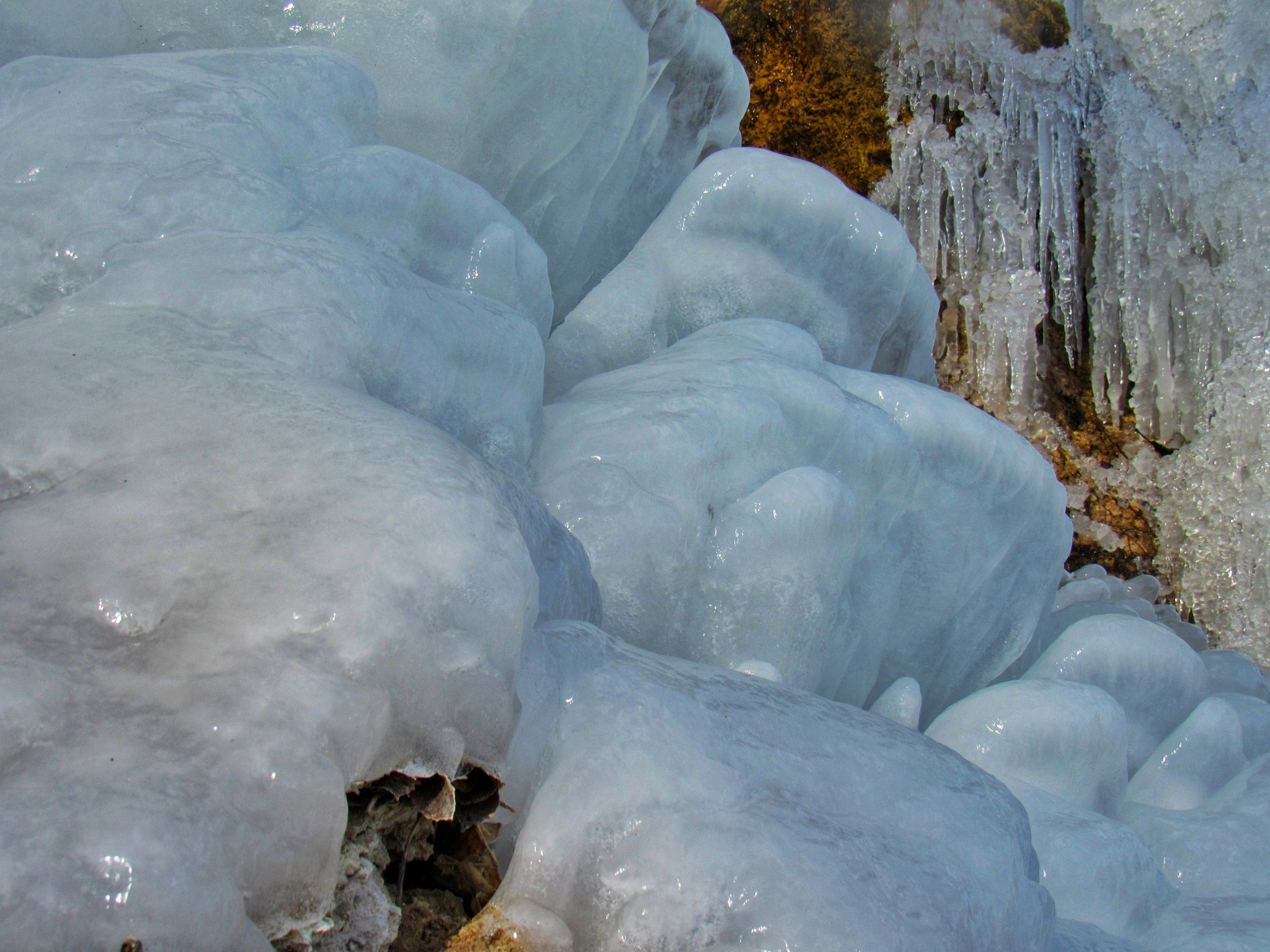 Новини Тернополя - фото з Захоплює дух від краси: неймовірні кадри водоспаду «Дівочі сльози» показали в мережі Немає опису світлини.