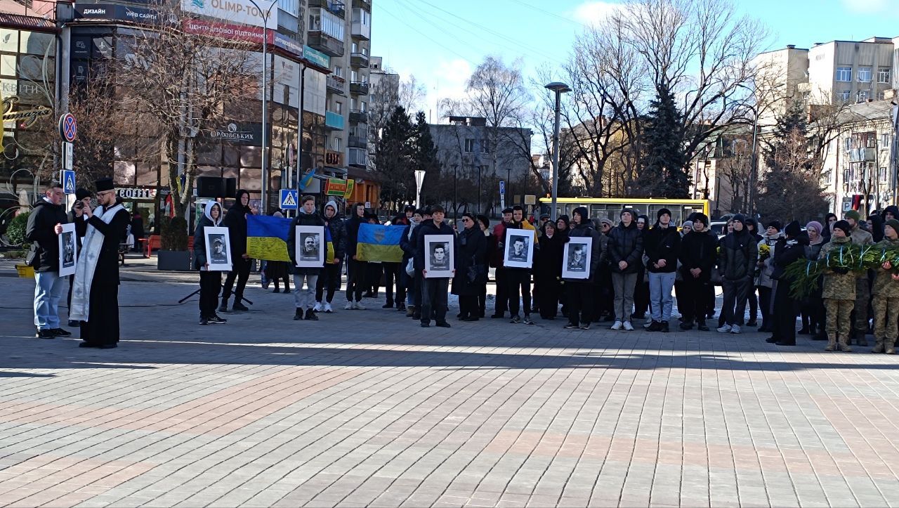 Новини Тернополя - фото з «Небесна Сотня підняла планку гідності до неймовірних висот»: тернополяни вшанували полеглих Героїв