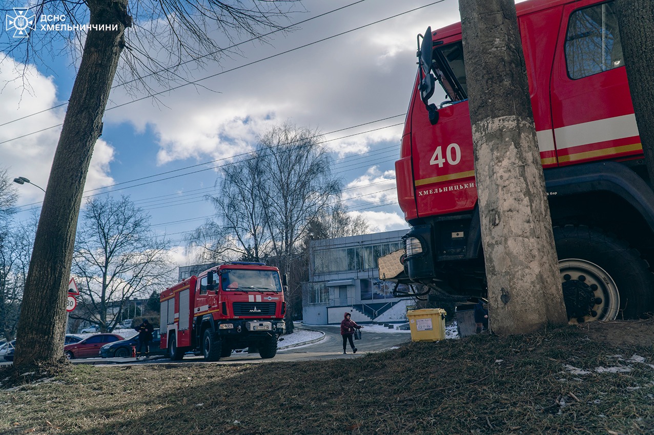 Новини Хмельницького - фото з На Чорновола горіла квартира у багатоповерхівці: є постраждалі