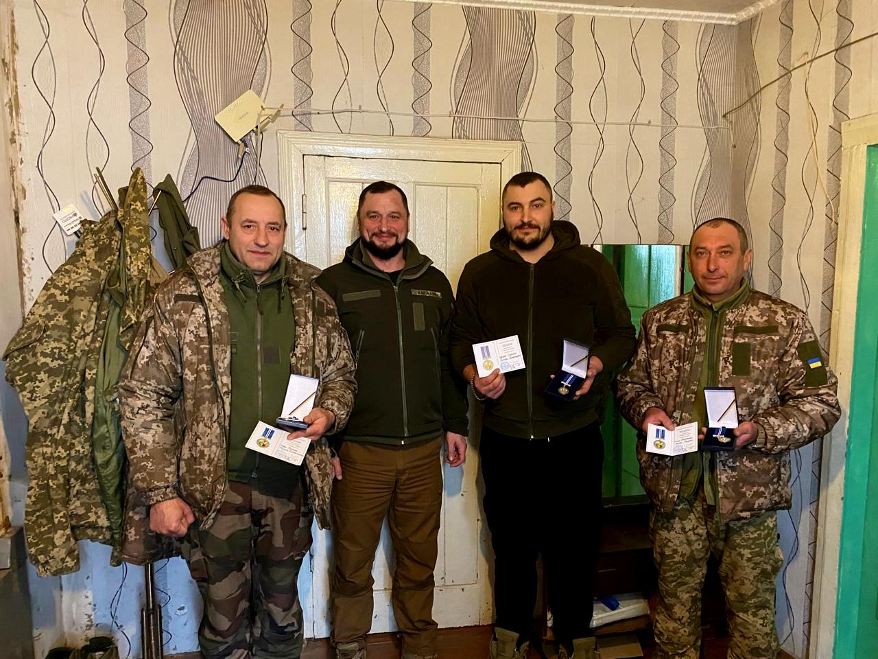 Новини Тернополя - фото з Військовослужбовців 85 батальйону нагородили медаллю «За любов і жертовність до України»