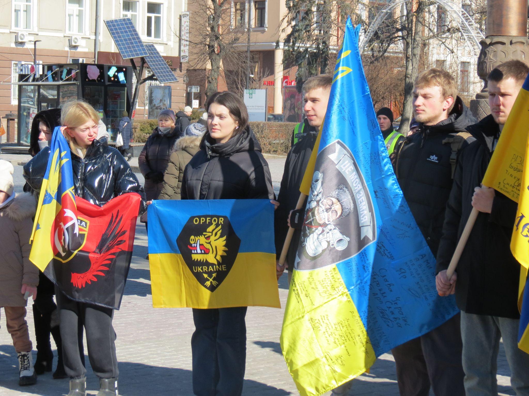 Новини Тернополя - фото з З портретами синів та чоловіків: у Тернополі вшанували загиблих Героїв