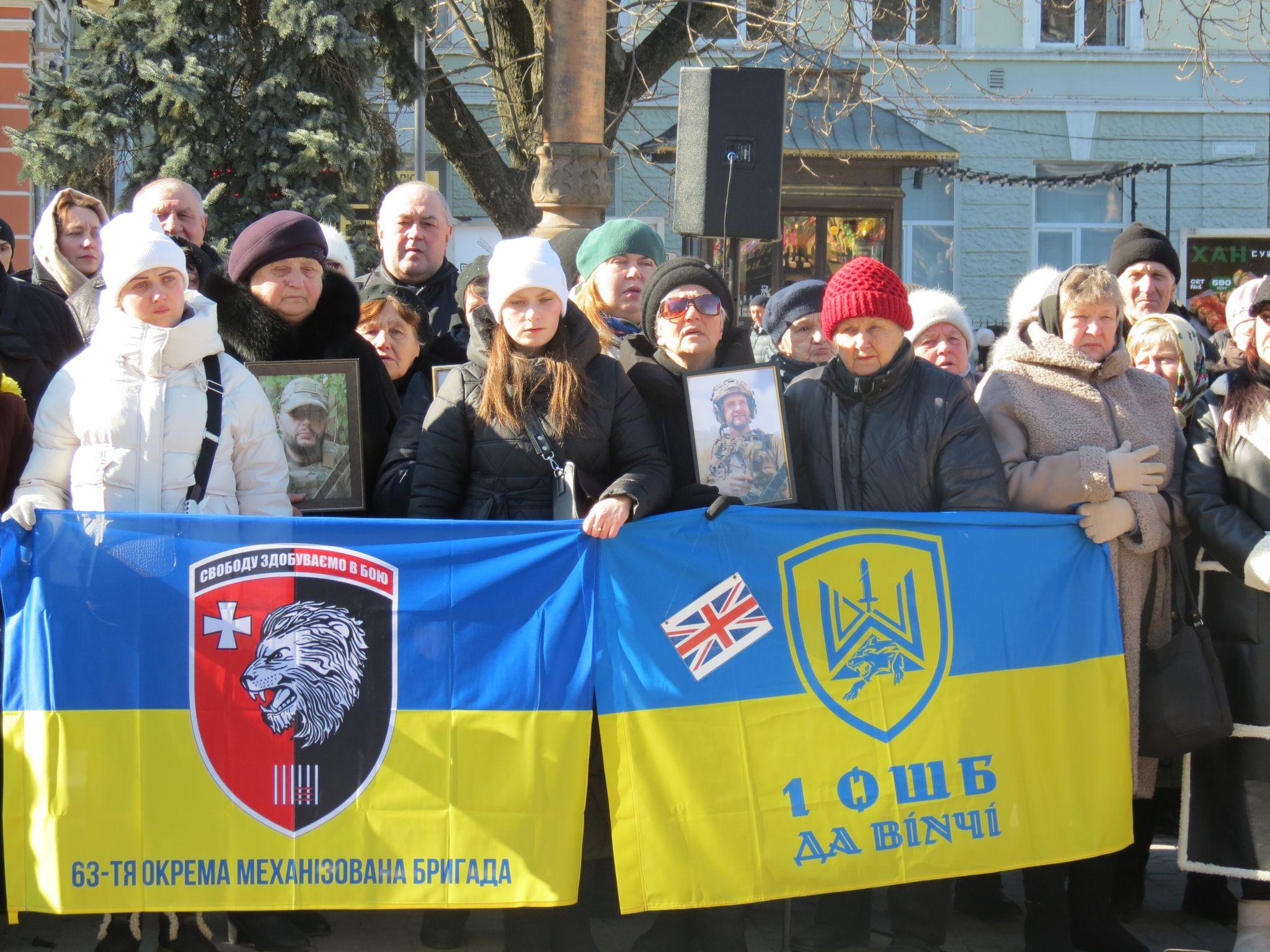 Новини Тернополя - фото з З портретами синів та чоловіків: у Тернополі вшанували загиблих Героїв
