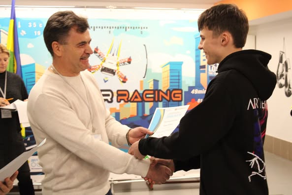 Новини Житомира - фото з Переможці перших міських змагань з науково-технічної творчості з керування БПЛА «iCopter Racing»