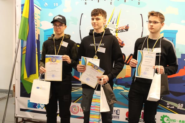 Новини Житомира - фото з Переможці перших міських змагань з науково-технічної творчості з керування БПЛА «iCopter Racing»