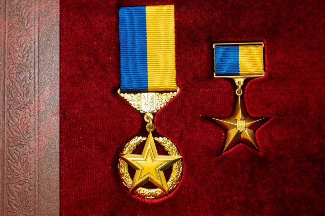 Новини Хмельницького - фото з Президент вручив орден «Золота Зірка» рідним загиблого Героя з Хмельниччини