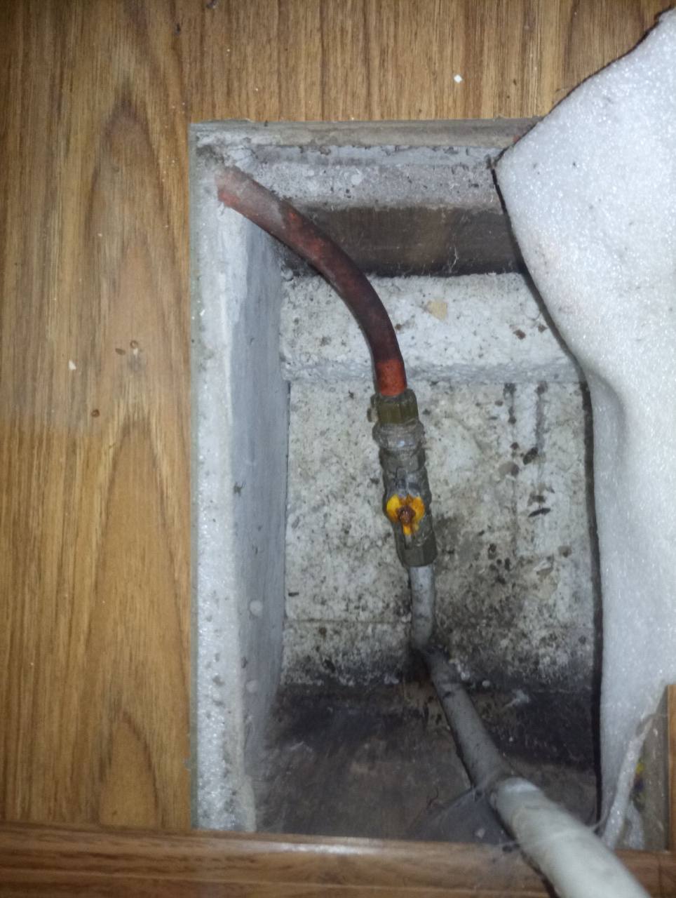 На зображенні може бути: водонагрівач