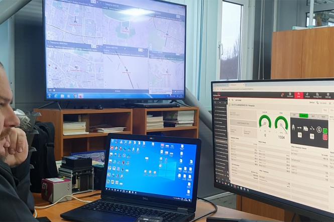 ФОП Лук`ян М.Ф.: Фото інженера Олександра Пундика який демонструє систему віддаленого моніторингу