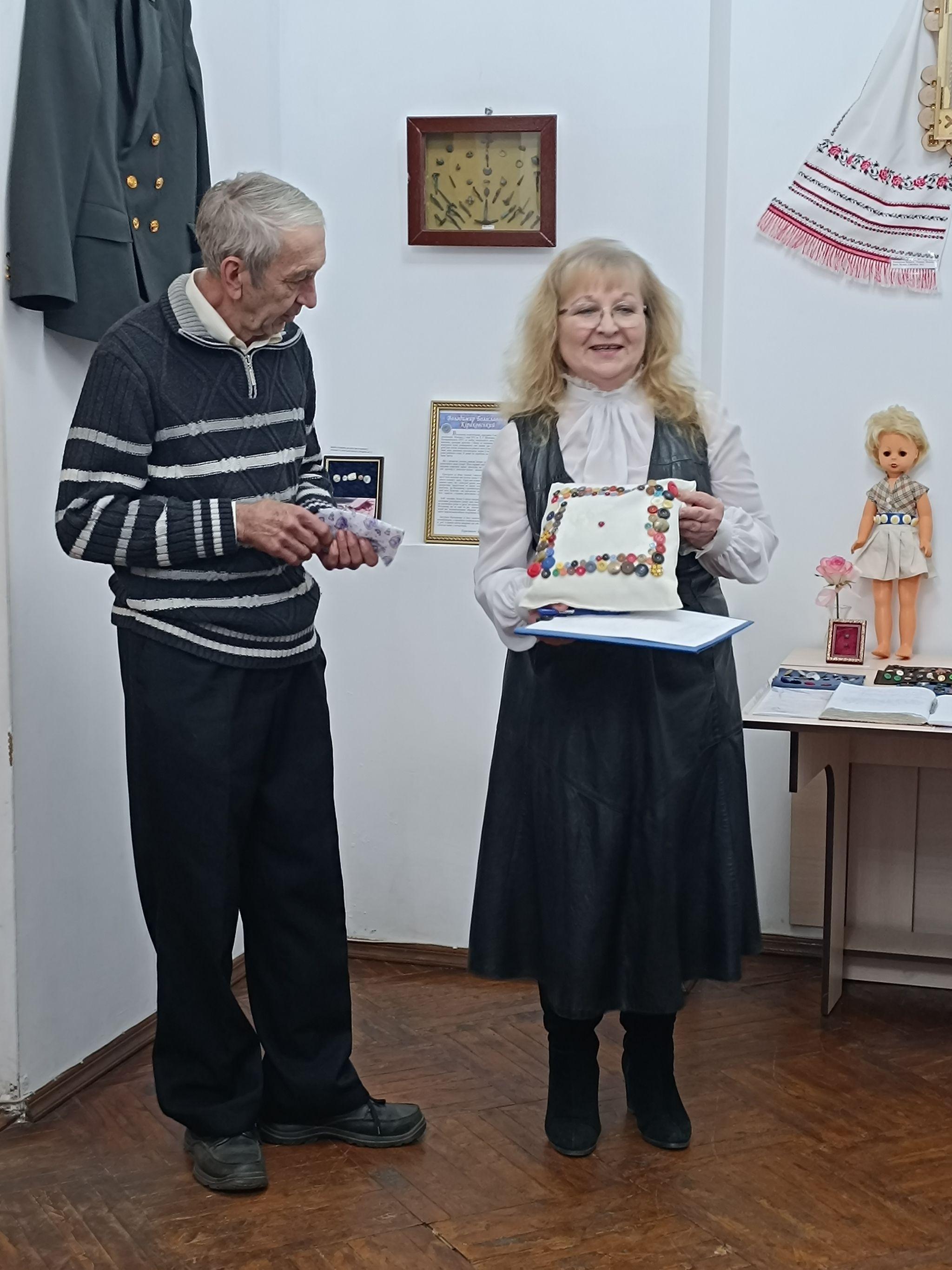 Новини Козятина - фото з Козятинець Володимир Кіраковський колекціонує ґудзики