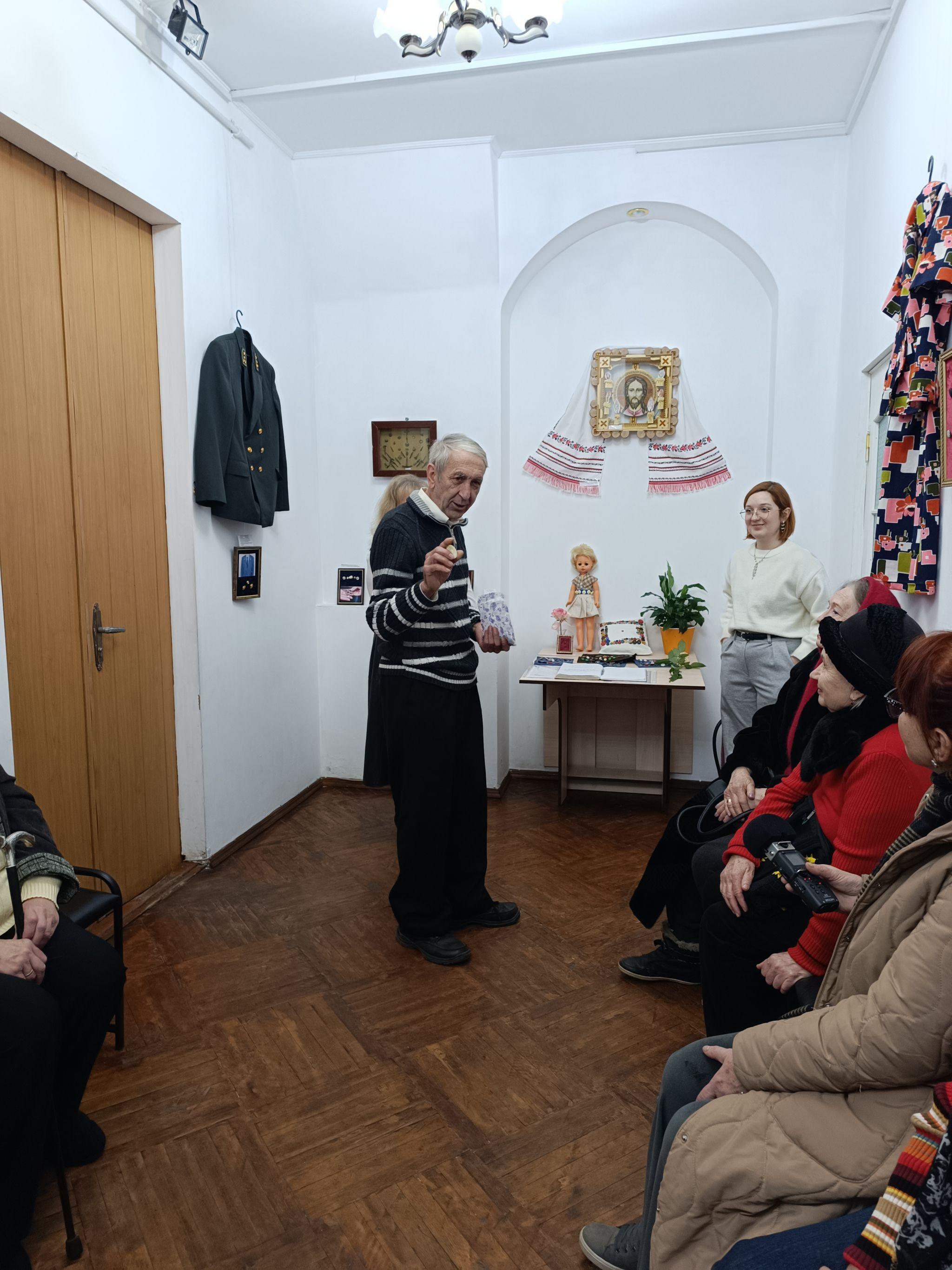 Новини Козятина - фото з Козятинець Володимир Кіраковський колекціонує ґудзики