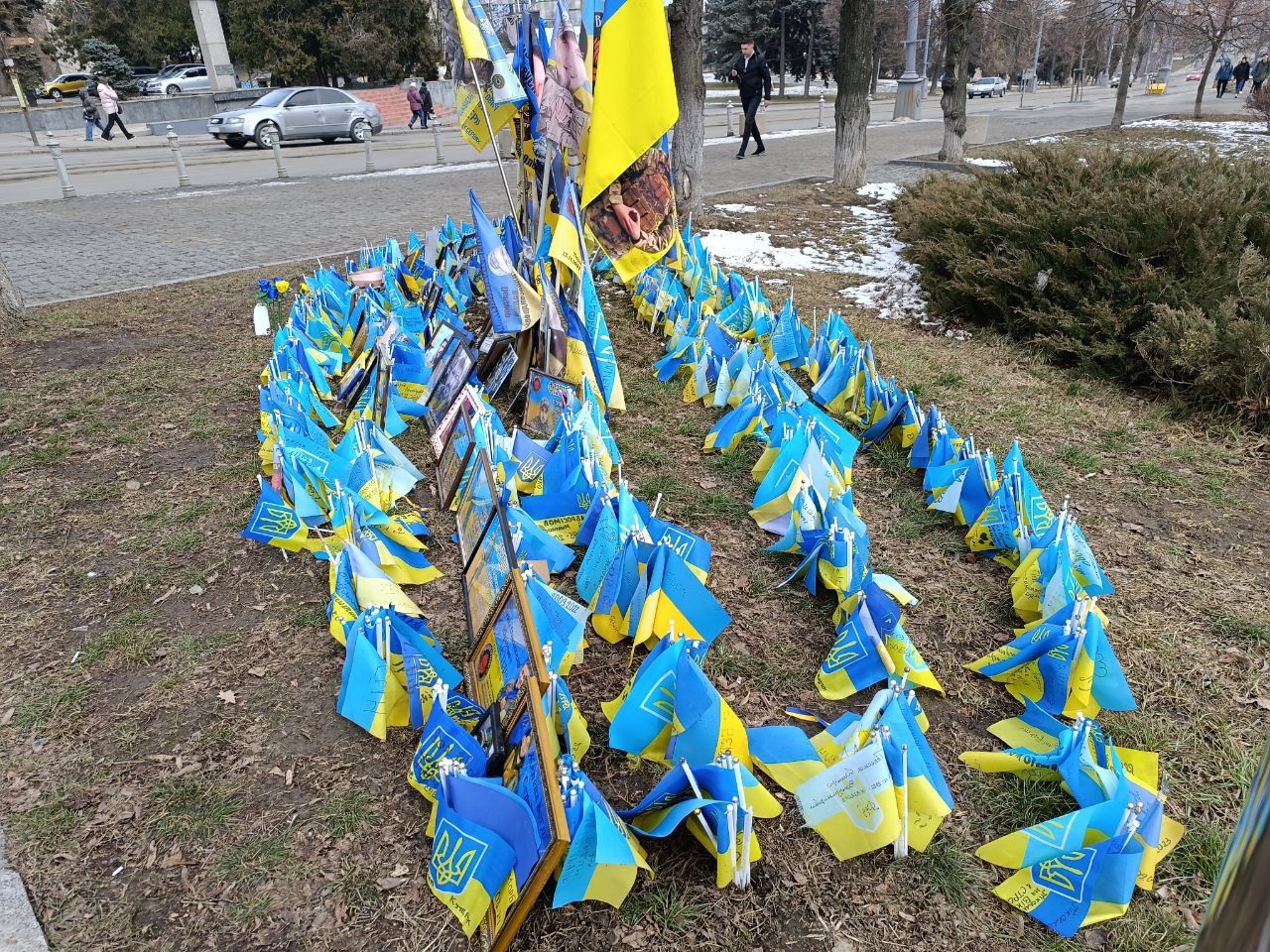 Новини Вінниці - фото з Імена та портрети опинилися під ногами: що не так із новою локацією прапорців пам'яті?