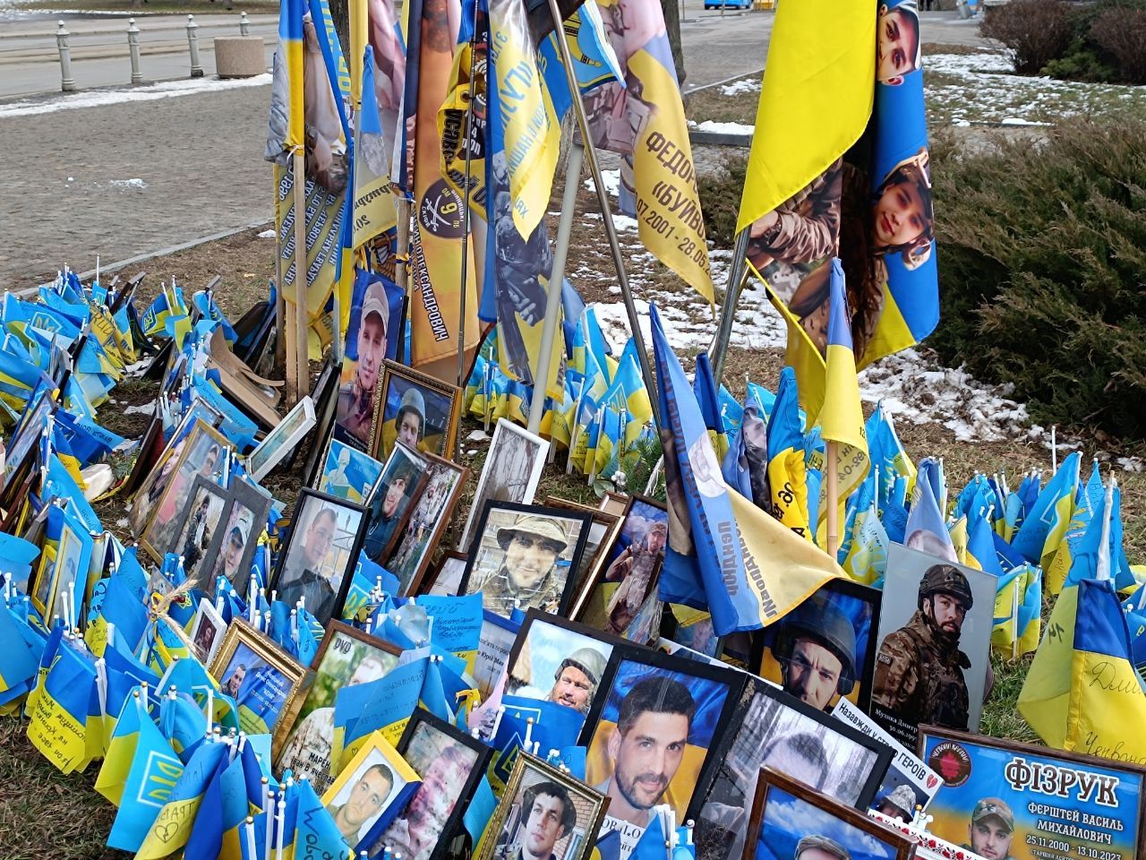 Новини Вінниці - фото з Імена та портрети опинилися під ногами: що не так із новою локацією прапорців пам'яті?