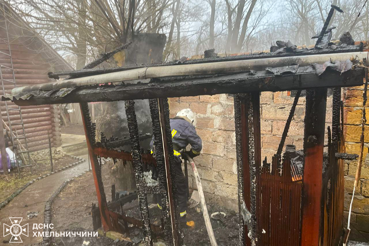 На зображенні може бути: 1 особа, вогонь та текст
