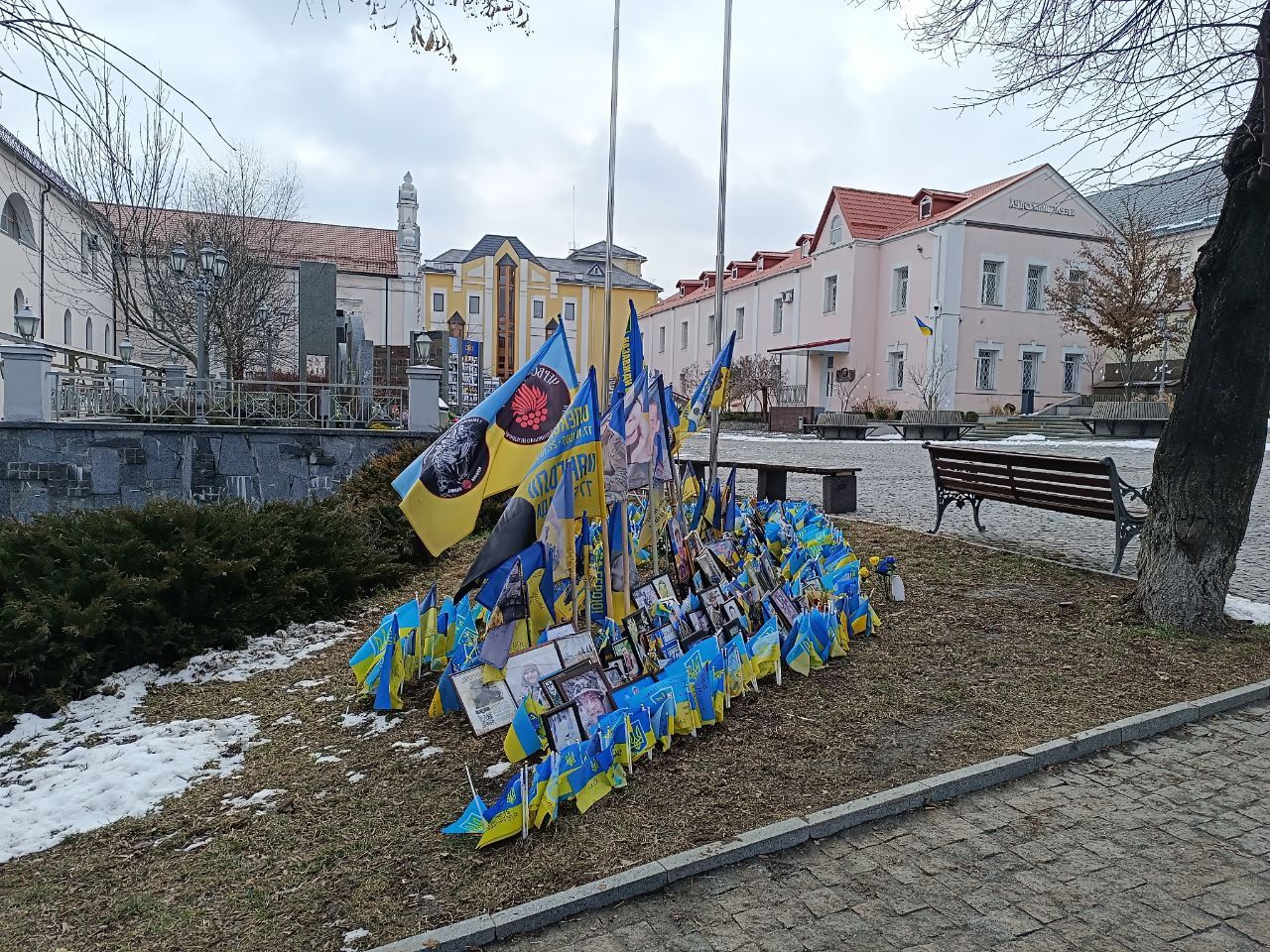 Новини Вінниці - фото з Імена та портрети опинилися під ногами: що не так із новою локацією прапорців пам'яті?