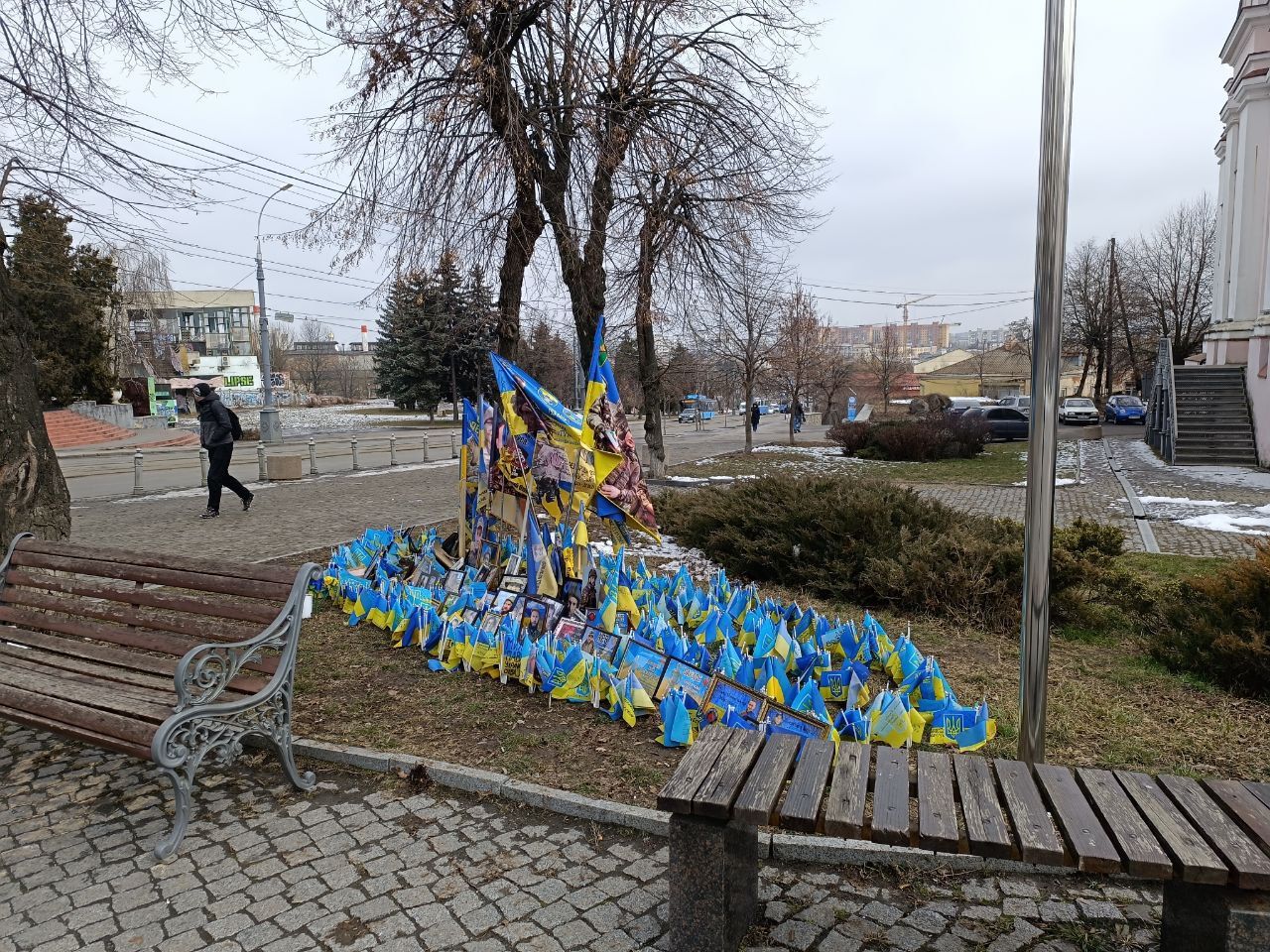 Новини Вінниці - фото з Імена та портрети опинилися під ногами: що не так із новою локацією прапорців пам'яті?