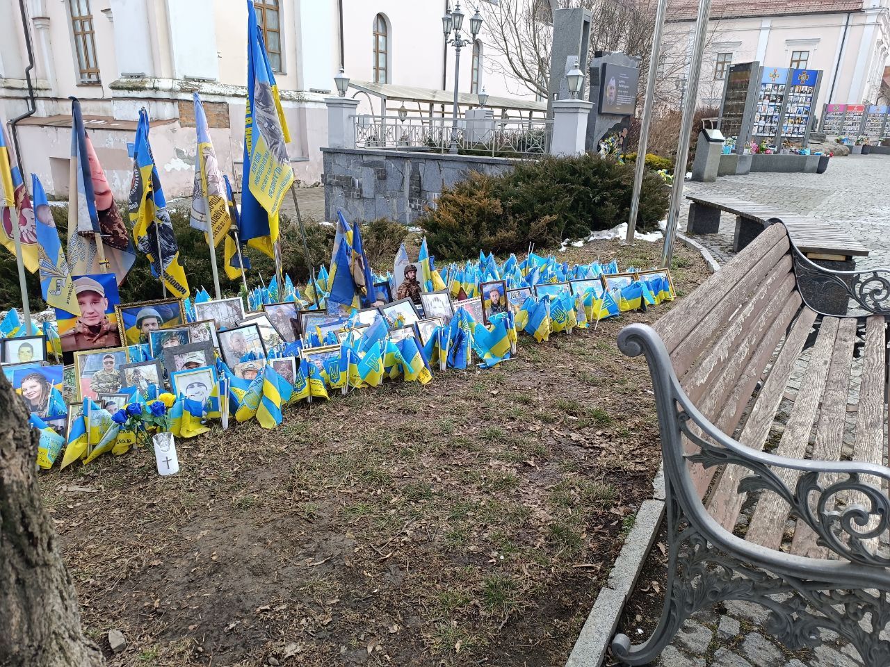 Новини Вінниці - фото з Імена та портрети опинилися під ногами: що не так із новою локацією прапорців пам'яті?