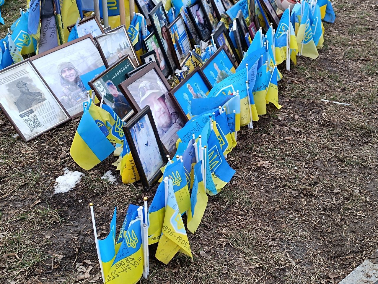 Новини Вінниці - фото з Імена та портрети опинилися під ногами: що не так із новою локацією прапорців пам'яті?