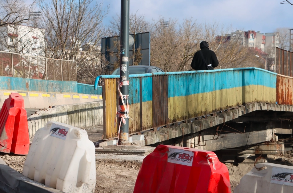 Новини Тернополя - фото з Габаритні ворота встановлять на Горбатому мості