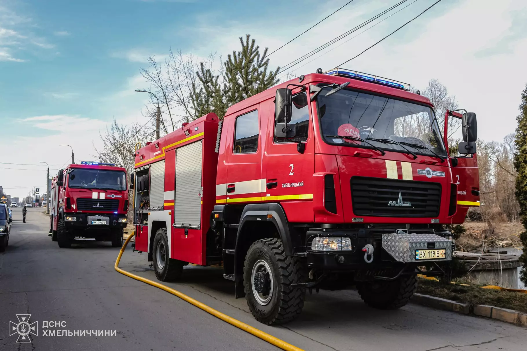 Новини Хмельницького - фото з 32 рятувальники гасили пожежу складу на Прибузькій (ФОТО, ВІДЕО)