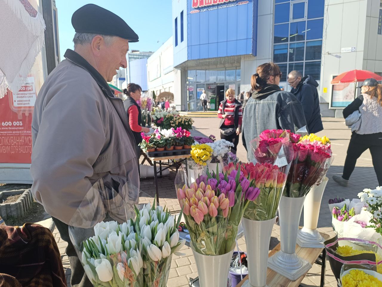 Новини Вінниці - фото з Тюльпани на 8 березня: скільки цьогоріч коштують квіти у Вінниці?