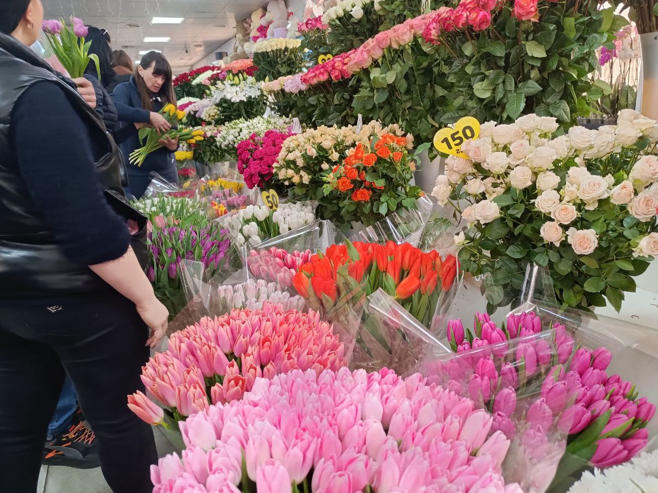 Новини Вінниці - фото з Тюльпани на 8 березня: скільки цьогоріч коштують квіти у Вінниці?