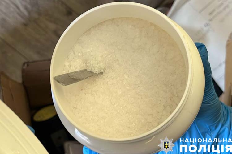 Новини Тернополя - фото з У незаконному збуті психотропів та поширенні нацистської символіки підозрюють 21-річного жителя Тернопільщини