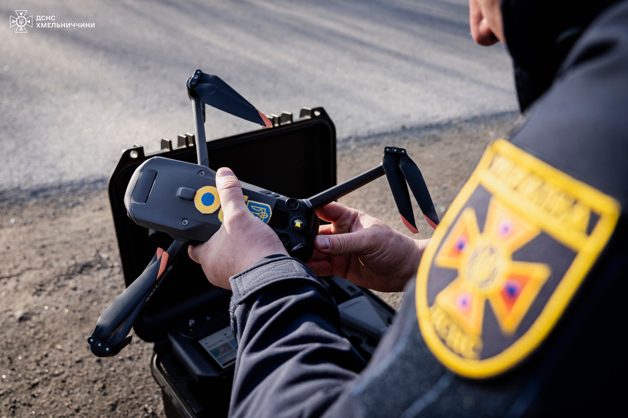 Новини Хмельницького - фото з На Хмельниччині паліїв сухої рослинності шукали дронами На зображенні може бути: 1 особа та текст