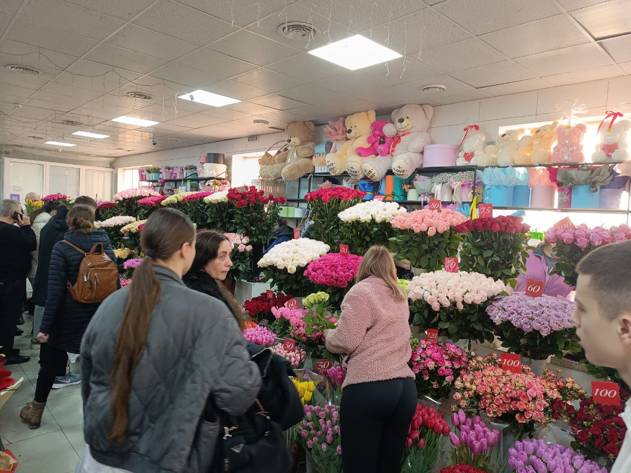 Новини Вінниці - фото з Тюльпани на 8 березня: скільки цьогоріч коштують квіти у Вінниці?