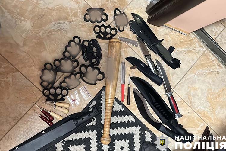 Новини Тернополя - фото з У незаконному збуті психотропів та поширенні нацистської символіки підозрюють 21-річного жителя Тернопільщини