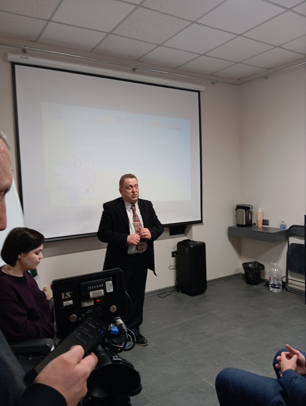 Новини Вінниці - фото з Працівників сферу туризму Вінниці вчили, як супроводжувати незрячих