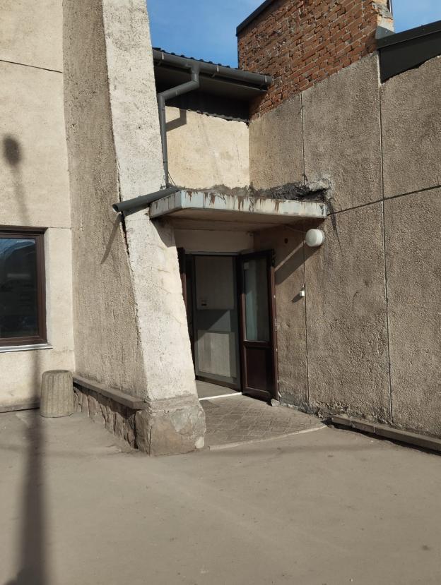 Новини Тернополя - фото з Дім печалі: чому померлих не виносять через центральний вхід, а рідні мліють від задухи