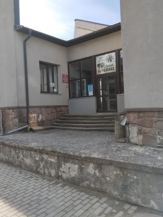 Новини Тернополя - фото з Дім печалі: чому померлих не виносять через центральний вхід, а рідні мліють від задухи