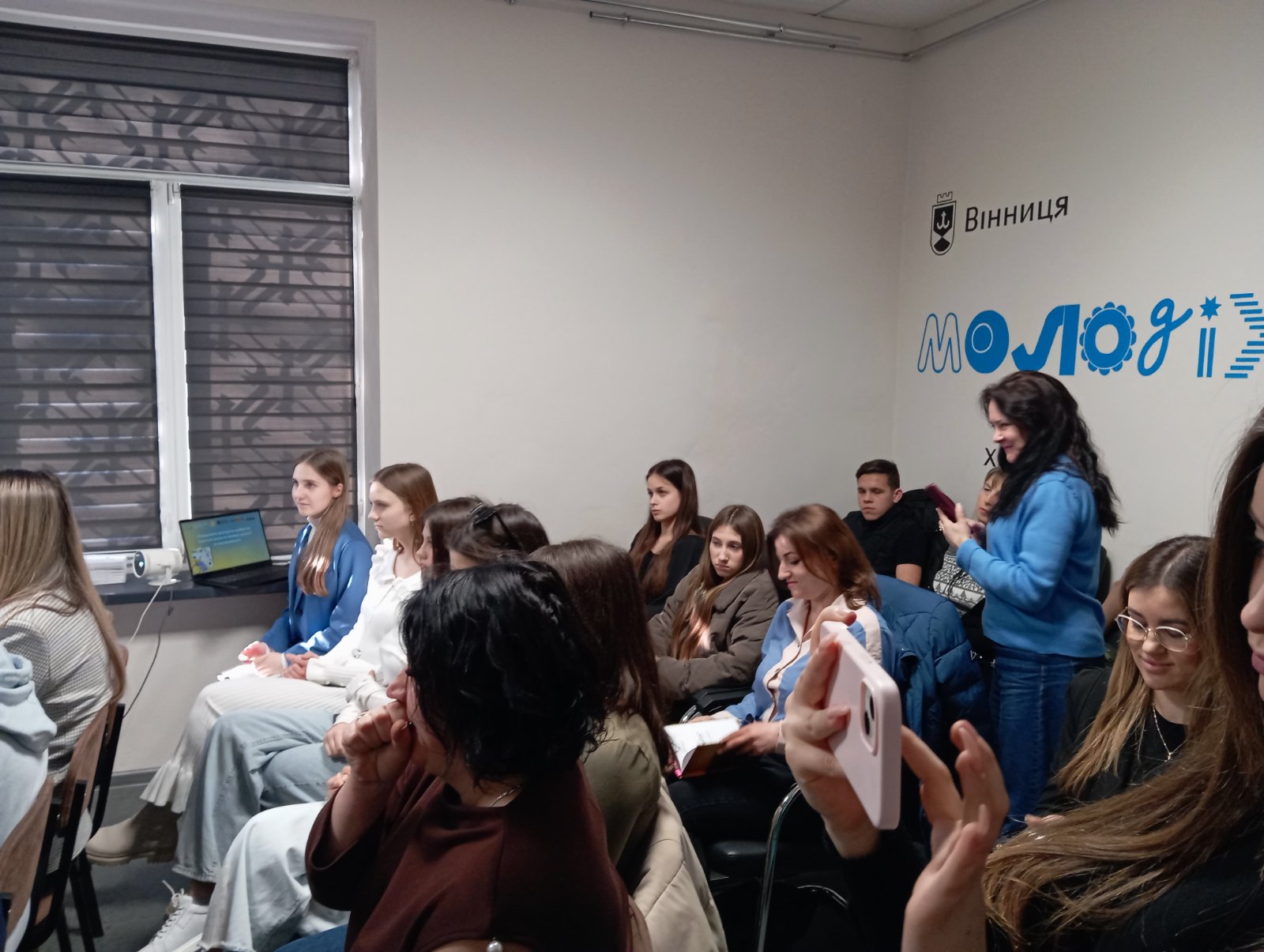 Новини Вінниці - фото з Працівників сферу туризму Вінниці вчили, як супроводжувати незрячих