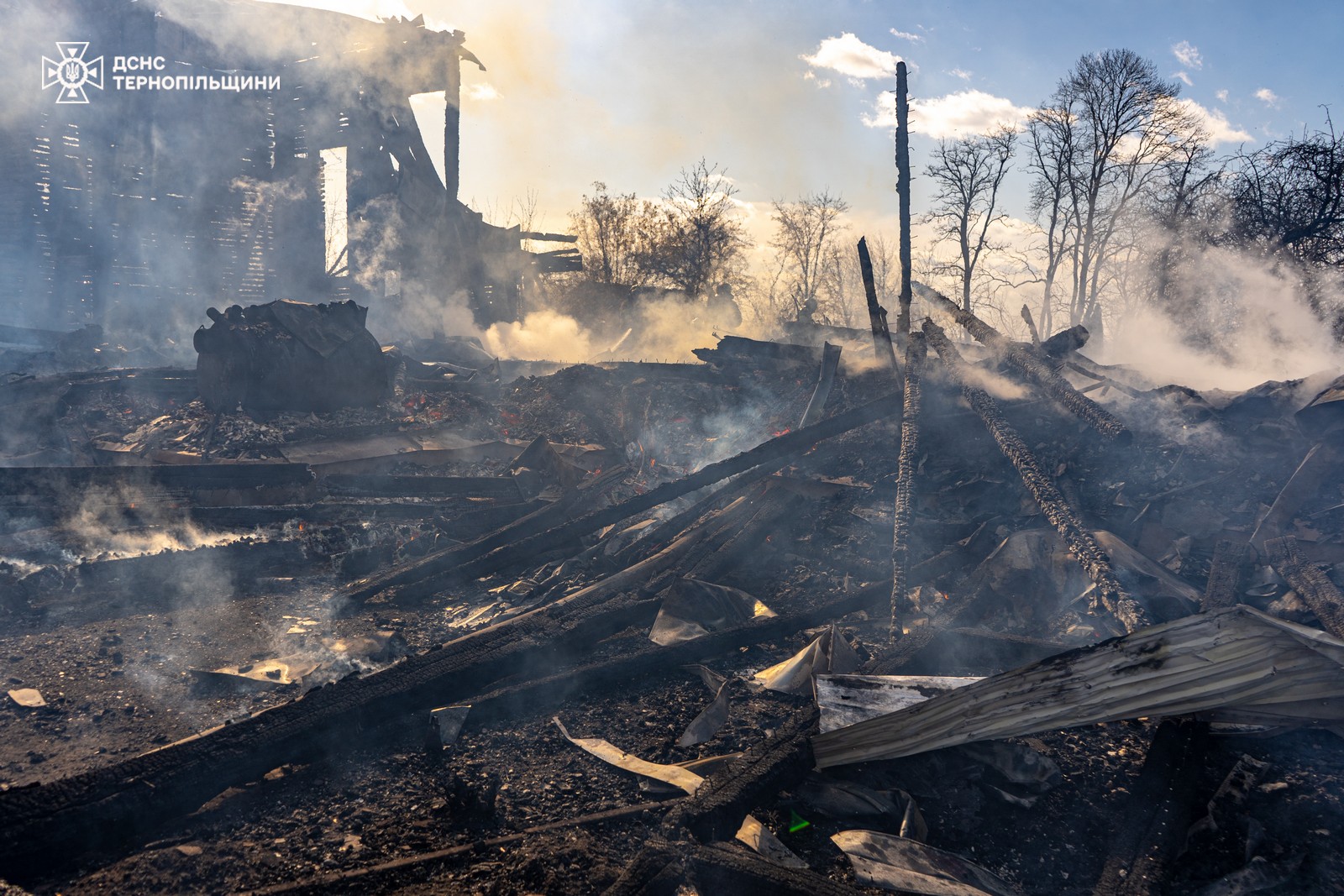 На зображенні може бути: вогонь та текст