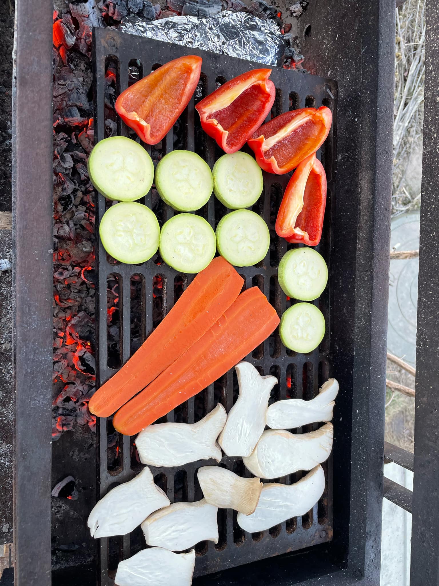 Новини Тернополя - фото з Гриль-салат та баклажан на вугіллі – страва від коваля