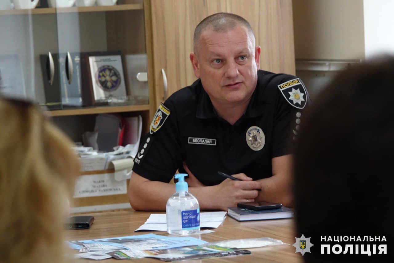 Новини Хмельницького - фото з Яка зарплата у поліцейських Кам’янця-Подільського (ІНФОГРАФІКА)