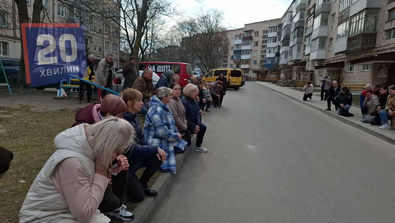 «На щиті» повернувся тернополянин Сергій Сава. Місто прощається з Героєм

                                                                    photo_camera






                        mode_comment
                    
36