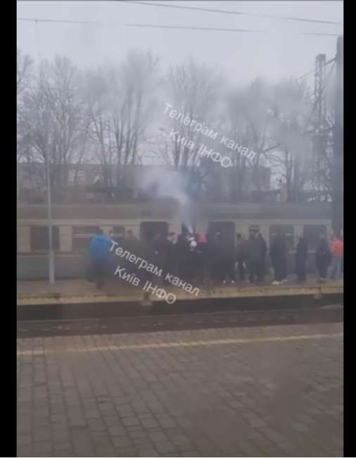 Новини Козятина - фото з На даху електрички «Київ-Козятин» підлітка вразило струмом. Він у лікарні