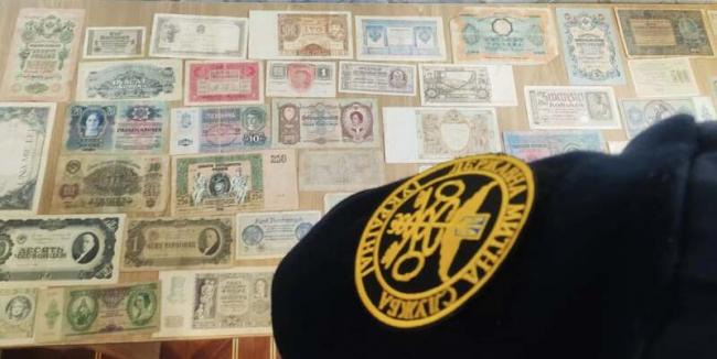 Новини Вінниці - фото з Через Вінницьку митницю громадянка Ізраїлю намагалася вивезти старовинні банкноти