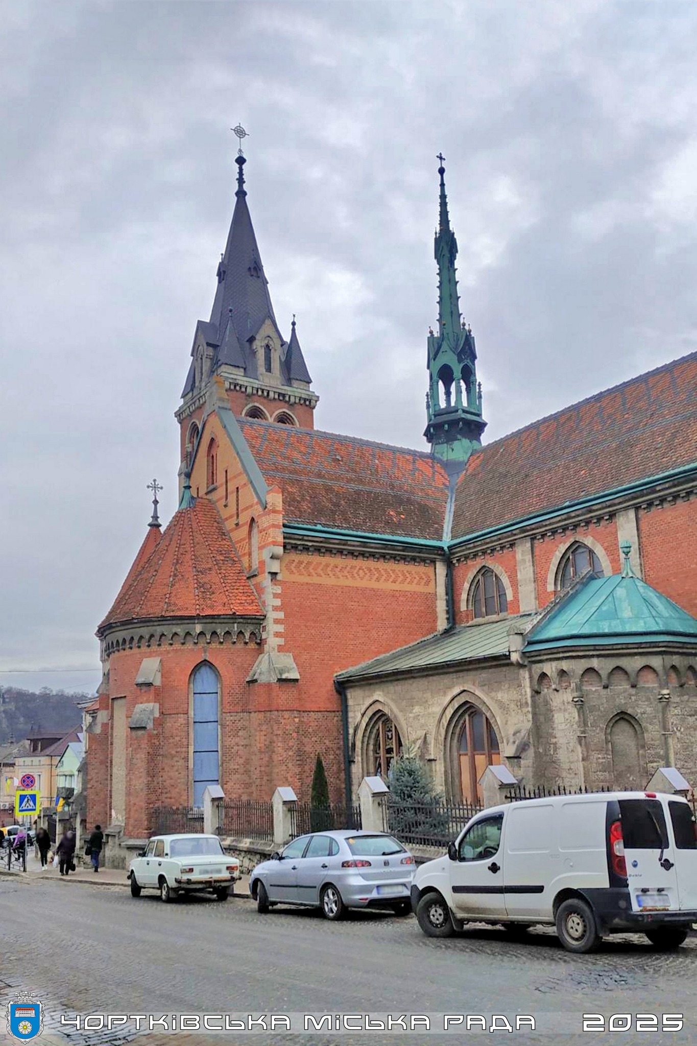 Новини Тернополя - фото з У Чортківському костелі розпочали реставрацію віконних вітражів