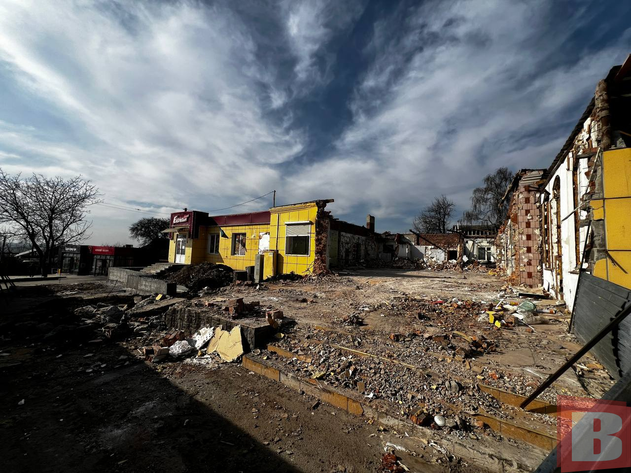 Новини Хмельницького - фото з «Економ» в Лезневому частково знесли: хто і що там робить