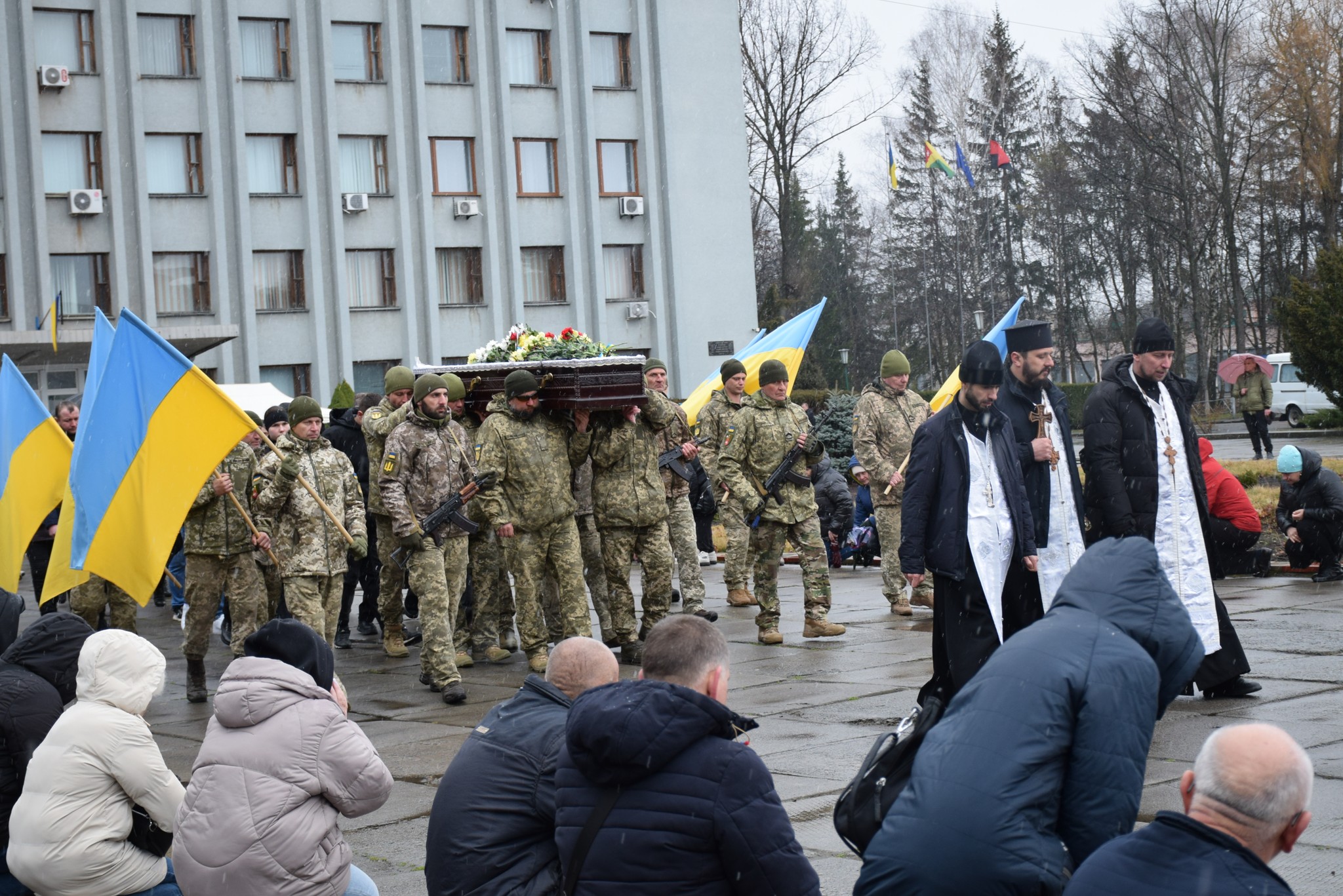 Новини Хмельницького - фото з Хмельниччина попрощалась із військовою Наталією Колінчук: без матері залишилось двоє дітей