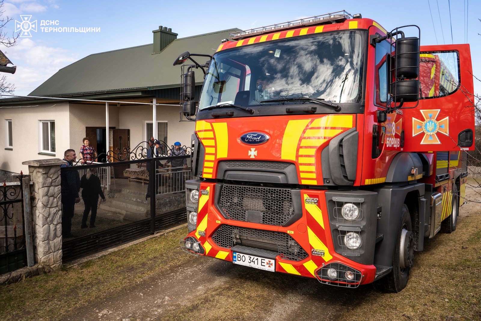 На зображенні може бути: 2 людини та текст
