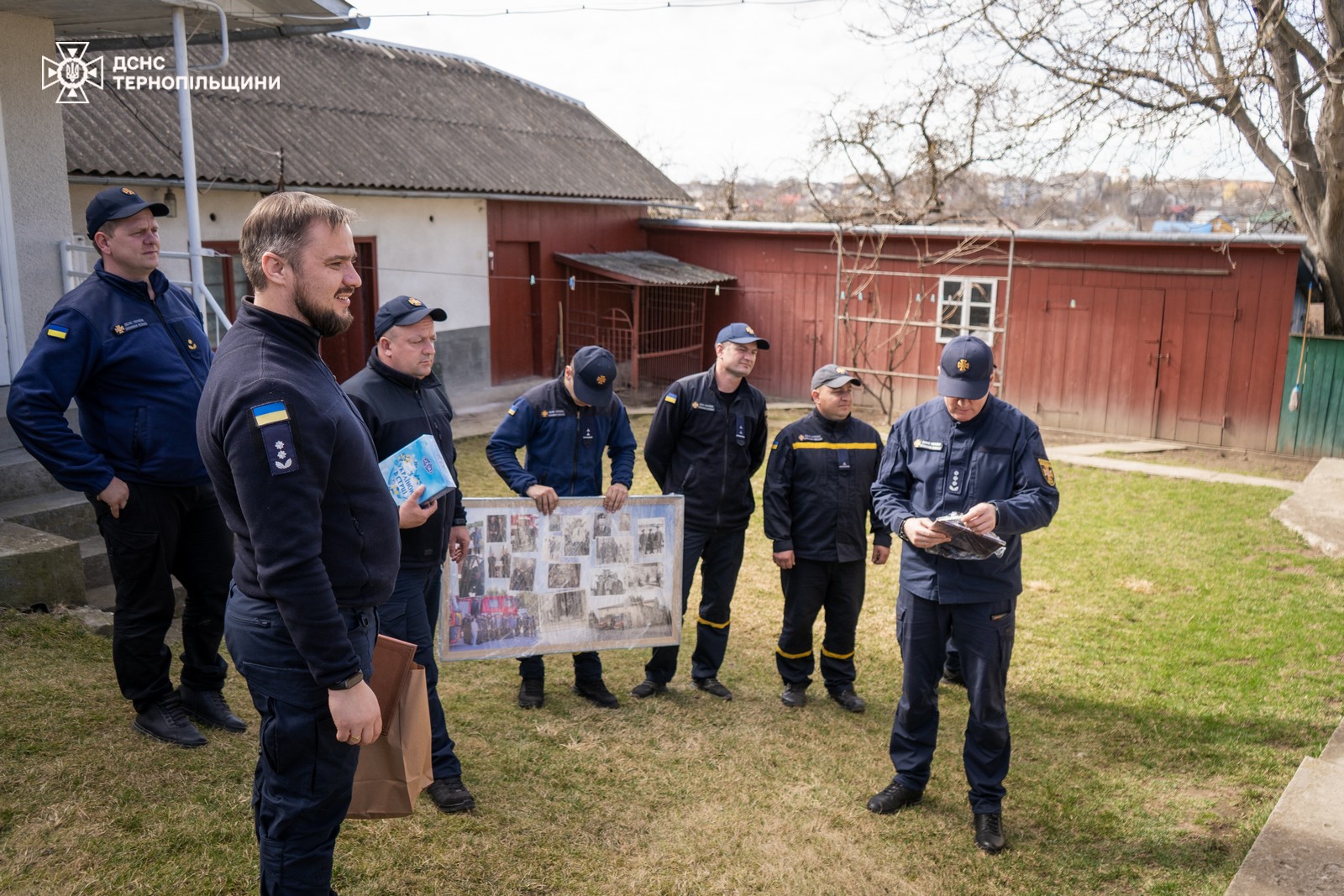 На зображенні може бути: 7 людей та текст