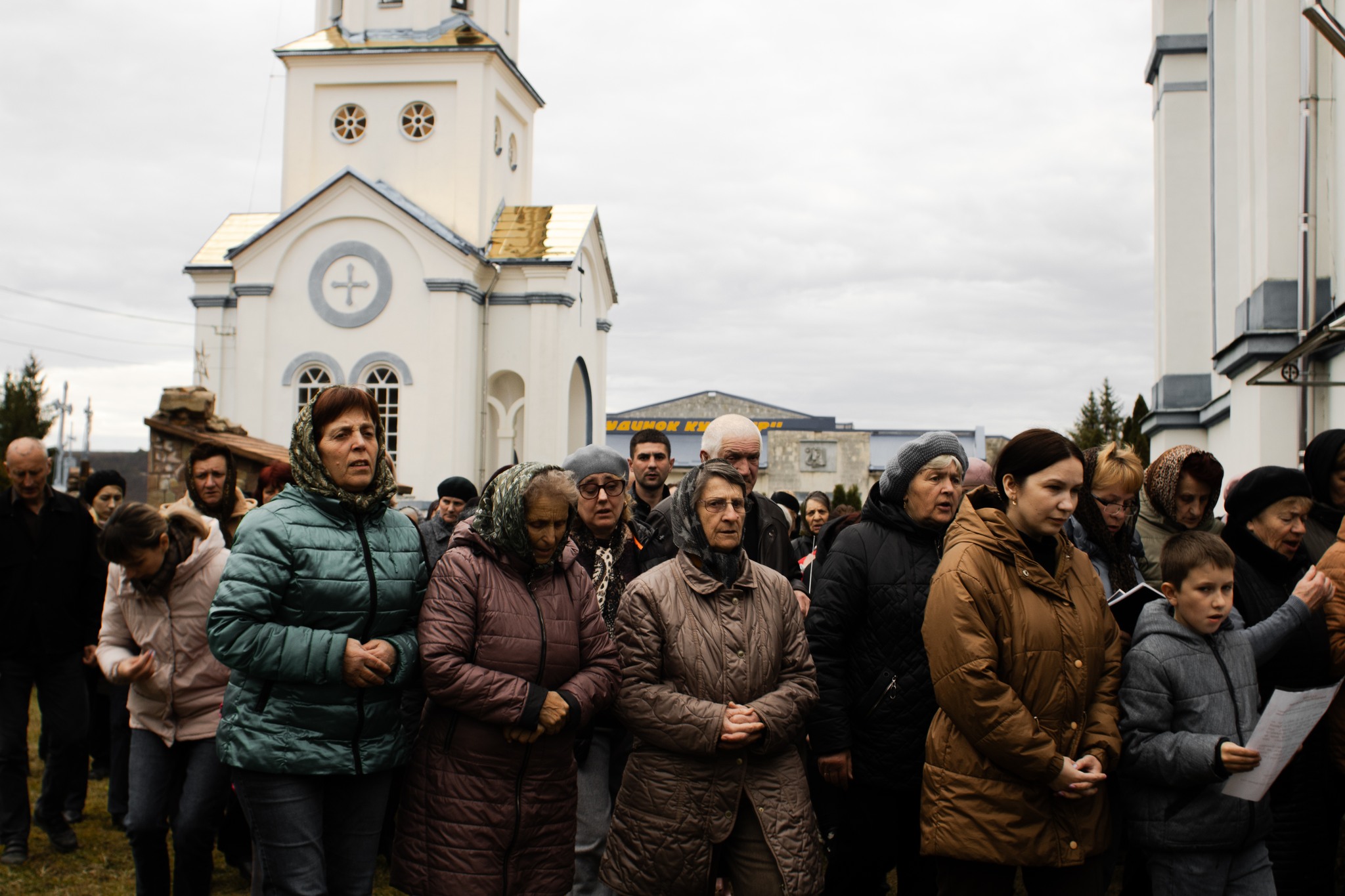 На зображенні може бути: 8 людей та текст