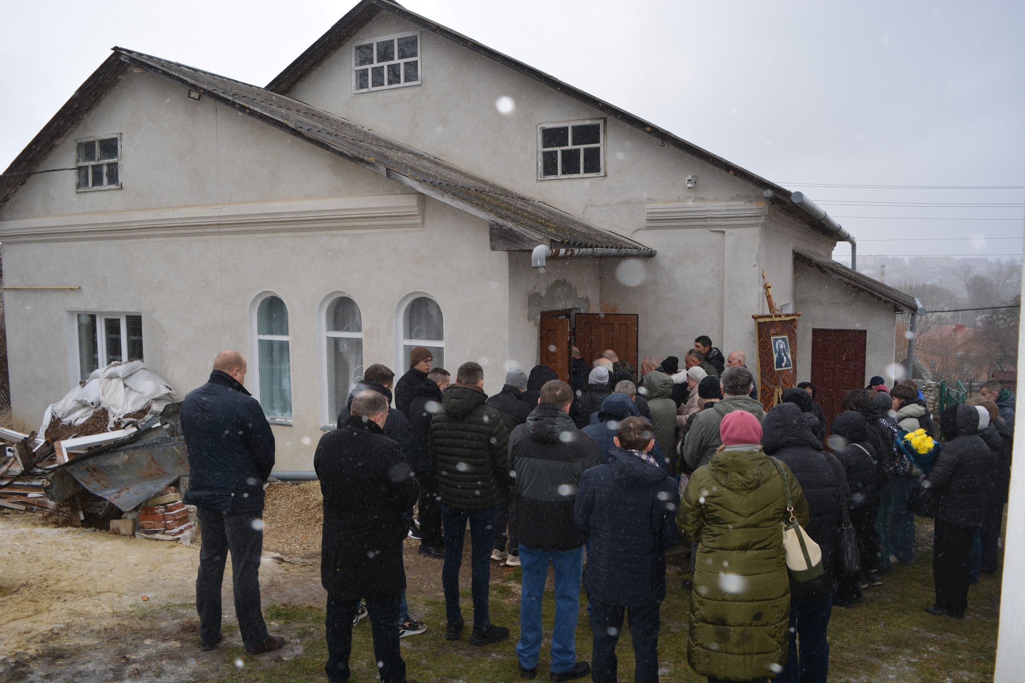 На зображенні може бути: 4 людини